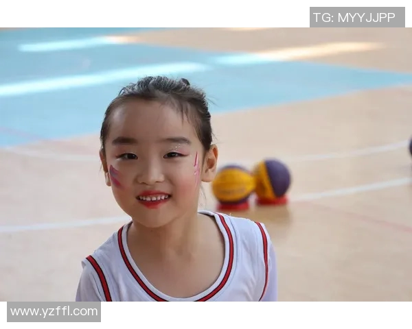 篮球明星与他的女孩携手共度甜蜜时光的浪漫故事